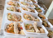 Ngày 04/08/2021 tập thể trường mẫu giáo Nam Dong đã ủng hộ bếp ăn 0đ 110kg gạo, dầu ăn, nước mắm, trái cây, và các loại rau củ… Ngày 09/08/2021 đã nấu 100 suất cơm trưa, 100 suất cơm tối, 100 ly chè đậu đen cho khu cách ly tập trung trên địa bàn xã Nam Dong
