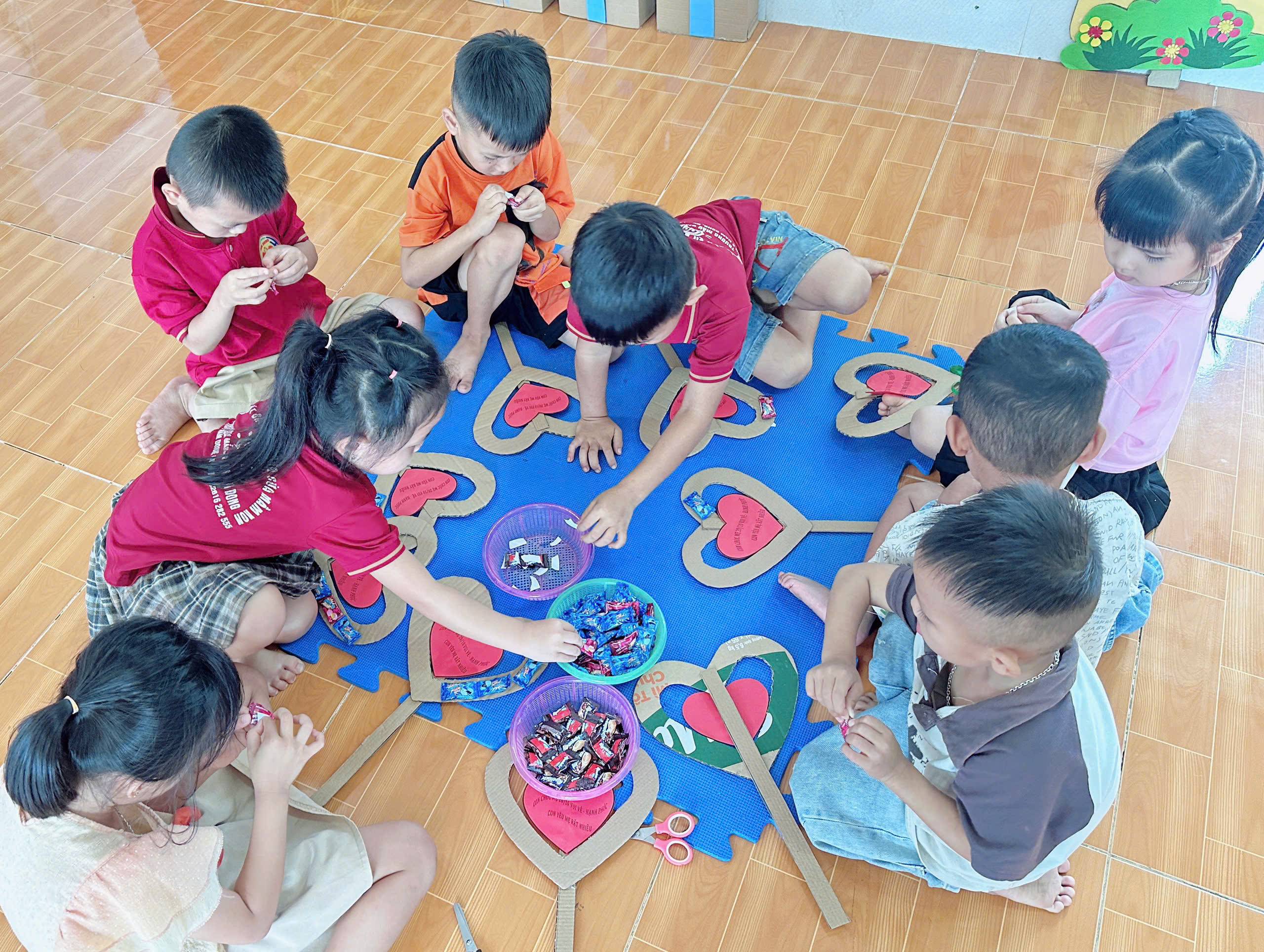 TRẺ LÁ 2 LÀM THIỆP